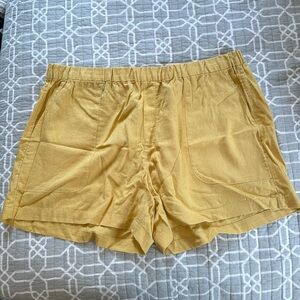 NWT Banana Republic elastic waist shorts with pockets size XL